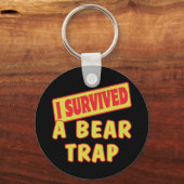 PORTE-CLÉS J'AI SURVÉCU À UN TRAP D'OURS (Recto)