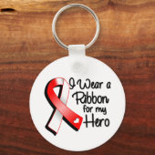 Porte-clés Je porte un ruban rouge et blanc pour mon héros (Recto)