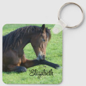 Porte-clés Joli Cheval Brown allongé dans l'herbe (Dos)