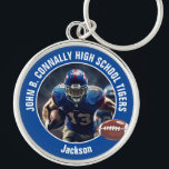 Porte-clés Joueur de football du lycée bleu photo<br><div class="desc">Ce cool customisé bleu du lycée footballeur photo porte - clé présente la typographie blanche de votre équipe et le nom du joueur. Personnalisez avec votre nom d'athlète à côté de la balle.</div>