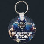 Porte-clés Joueur de football personnalisé photo Lycée<br><div class="desc">Ce cool customisé au lycée footballeur photo porte - clé présente la typographie blanche de votre équipe et nom du joueur. Personnalisez avec le type de mascotte et une 2ème photo d'athlète sur le dos.</div>