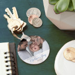 Porte-clés Joyeuse 1ère Fête des mères 2023 Photo Baby Boy<br><div class="desc">Un porte - clé photo pour la première journée de mère de la nouvelle maman est un joli gardien et un trésor intemporel pour l'usage quotidien. Le modèle est configuré pour que vous puissiez ajouter votre propre photo et vous pouvez également modifier tout le texte si vous le souhaitez. L'exemple...</div>