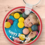 Porte-clés Joyeux Anniversaire Moderne Simple Photo<br><div class="desc">Ce design simple et moderne est composé de typographie serif et d'ajouter une photo personnalisée.</div>