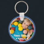 Porte-clés Joyeux Anniversaire Moderne Simple Photo<br><div class="desc">Ce design simple et moderne est composé de typographie serif et d'ajouter une photo personnalisée.</div>