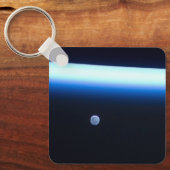 Porte-clés La fine ligne de l'atmosphère terrestre et une lun (Recto)