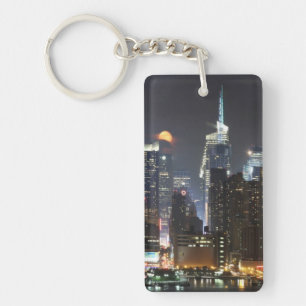 Porte-clés La lune se lève au-dessus du Midtown New York.