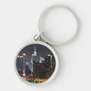 Porte-clés La lune se lève au-dessus du Midtown New York.