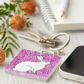 Porte-clés Lapin sur un lit de fleurs de printemps (Devant Droit)