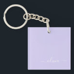 Porte-clés Lavande Purple Script Moderne Fille Monogramme Nom<br><div class="desc">Lavender Purple Simple Script Monogramme Nom Porte - clé. Cela rend le cadeau parfait pour 16 ans,  mariage,  douche nuptiale,  anniversaire,  baby shower ou bachelorette pour quelqu'un qui aime le luxe glam et les styles chic.</div>