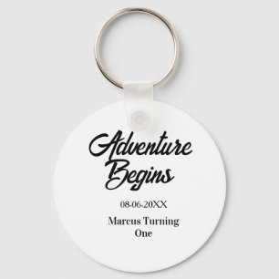 Porte-clés L'aventure commence nom date anniversaire 1ère sim