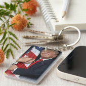 Porte-clés Le président Trump accable le drapeau américain (Devant droit)