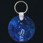 Porte-clés Leo Zodiac Constellation bleu foncé Galaxie Monogr<br><div class="desc">Leo Zodiac Constellation Bleu foncé Galaxie Monogramme Design. Avec police de script brossé tendance, couleur arrière - plan céleste bleu foncé, constellation d'étoiles brillantes et symbole Lion. Symbole astrologique moderne Horoscope de naissance, est parfait pour n'importe quel anniversaire Leo Du 23 Juillet au 22 Août! Avec Monogrammed en option Premier...</div>