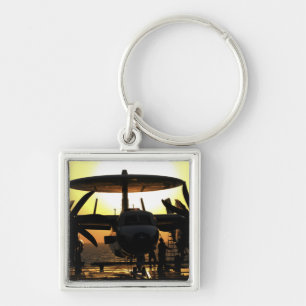 Porte-clés Les marins travaillent sur un avion Hawkeye E-2C