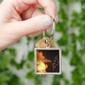 Porte-clés Les pompiers éteignent un feu simulé de batterie (main)