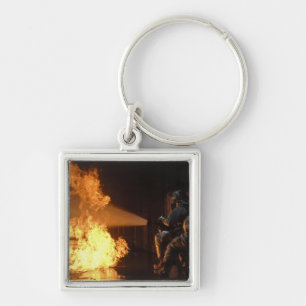 Porte-clés Les pompiers éteignent un feu simulé de batterie