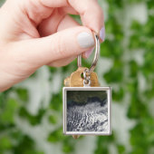 Porte-clés Les rues nuageuses sont visibles (main)