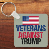 Porte-clés Les vétérans contre Trump : un drapeau américain (Recto)