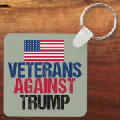 Porte-clés Les vétérans contre Trump : un drapeau américain (Verso)