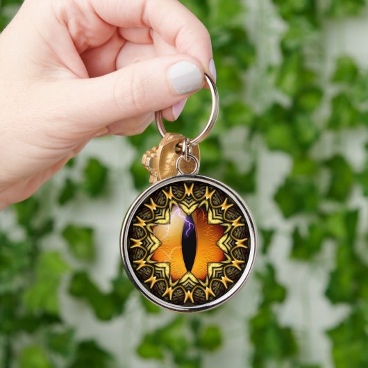 Porte-clés L'oeil d'un dragon d'or (Main)