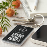 Porte-clés Logo d'entreprise simple Code QR noir<br><div class="desc">Porte - clé personnalisé avec votre logo et votre code QR avec votre nom d'entreprise ci-dessus et votre message ci-dessous, sur un arrière - plan noir. Ces porte - clés simples font de grands objets promotionnels pour donner aux clients, aux employés ou comme échange lors de salons et d'événements. Amusez-vous...</div>