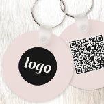 Porte-clés Logo simple Code QR Business Blush Rose<br><div class="desc">Ajoutez votre propre logo et votre code QR à ce design professionnel minimaliste saisissant. Idéal pour l'image de marque des employés ou comme produit promotionnel pour vos employés,  clients et clients.</div>