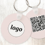 Porte-clés Logo simple Code QR Business Blush Rose<br><div class="desc">Ajoutez votre propre logo et votre code QR à ce design professionnel minimaliste saisissant. Idéal pour l'image de marque des employés ou comme produit promotionnel pour vos employés,  clients et clients.</div>