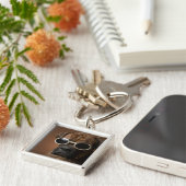 Porte-clés Lunettes de soleil de port de chien (Côté)