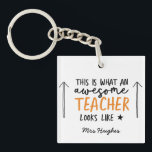 Porte-clés Magnifique enseignant typographie moderne cadeau o<br><div class="desc">Voici à quoi ressemble un enseignant génial. Magnifique professeur de typographie moderne cadeau. Avec lettré à la main script fun moderne,  et espace pour leur nom et le nom de votre enfant. La fin de l'année,  Noël ou cadeau de vacances parfait pour votre professeur préféré.</div>