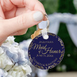 Porte-clés Maid of Honor Mariage Cadeau Marine bleu et or<br><div class="desc">Ces porte - clés sont conçus pour rendre service à la servante d'honneur lors de votre mariage. Elles présentent un design simple mais élégant avec un arrière - plan bleu marine, un texte doré et une bordure en dentelle florale en faux feuille doré. Une façon parfaite de remercier votre bonne...</div>