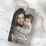 Porte-clés Maman est année coeurs superposer photo<br><div class="desc">Porte - clé avec votre photo personnalisée et le texte "Maman" dans une police de script de calligraphie mignonne avec les coeurs et l'année comme un blanc et superposition.</div>