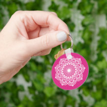 Mandala blanc sur fond rose