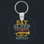 Porte-clés Mangez la trompette du sommeil Répéter la bande ma<br><div class="desc">Conception amusante de trompette pour ceux qui jouent de l'instrument de musique en laiton dans un groupe de musique, orchestre ou performance musicale. Cool vintage retro Merchandises pour amoureux de musique jazz pour musicien et membre du groupe de marche. Parfait pour les professeurs de musique, les fans d'orchestre et ceux...</div>