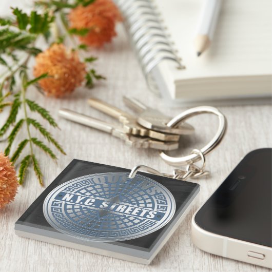 Porte-clés Manhole Covers Queens (Devant Droit)