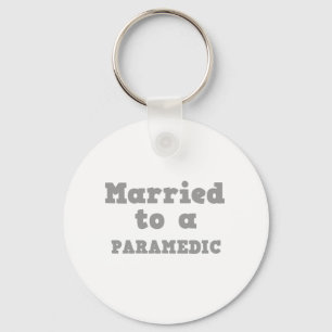 PORTE-CLÉS MARIÉ À UN PARAMEDIC