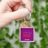 PORTE-CLÉS MARQUE MODERNE MODERNE PERSONNALISABLE POURPULAIRE (main)