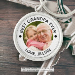 Porte-clés MEILLEUR GRANDPA JAMAIS une photo personnalisée<br><div class="desc">Créez un porte - clé photo personnalisé pour un grand-père spécial avec le titre éditable suggéré BEST GRANDPA EVER, une image préférée et votre texte dans votre choix de texte, point et couleurs arrière - plans. Fait un grand cadeau de gardien pour son anniversaire, la fête des grands-parents ou la...</div>