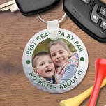 Porte-clés MEILLEUR GRANDPA PAR PAR One Photo Funky Custom<br><div class="desc">Pour le grand-père amateur de golf spécial, créez un porte - clé photo unique avec votre photo sur une image de balle de golf et le titre comique suggéré BEST GRANDPA BY PAR - NO PUTTS A PROPOS DE IL ou votre texte personnalisé dans votre choix de texte et de...</div>