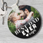 Porte-clés Meilleur papa jamais personnalisé photo<br><div class="desc">Meilleur Père Jamais Personnalisé Porte - clé Photo. Ce porte - clé personnalisé "Best Dad Ever" est un gardien de but conçu pour célébrer papa et son rôle unique où qu'il aille. Conçu avec une typographie moderne et audacieuse, il offre la possibilité de passer à "Best Dad By Par" pour...</div>