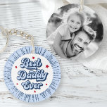 Porte-clés Meilleur papa jamais photo bleu rétro fête des pèr<br><div class="desc">Porte - clé avec le texte "Best daddy ever" dans une police de style rétro,  et photo personnalisable au dos. Bordure radiale bleue de coup de soleil.</div>