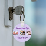 Porte-clés Meilleurs amis violet violet script photos noms<br><div class="desc">Un cadeau pour votre(vos) meilleur(s) ami(s) pour les anniversaires,  Noël ou un événement spécial. Texte violet : Amis pour la vie,  écrit avec un script de style tendance. Personnalisez et utilisez vos propres photos et noms. Arrière - plan violet,  lavande.</div>