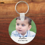 Porte-clés Mémoire photo de deux ans 2e anniversaire<br><div class="desc">Célébrez le jalon de votre enfant avec notre "Mémoire photo de deux ans 2e anniversaire Favor Porte - clé". Cet adorable porte - clé dispose d'une photo personnalisable de votre petit, ce qui en fait un souvenir chéri pour la famille et les amis. Parfait pour une fête, ce porte -...</div>