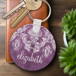 Porte-clés Modèle et nom de Damas Vintage de prune<br><div class="desc">Un motif vintage avec tableau de bord et dentelle. Regardez de près les fleurs et les feuilles.Un design tendance avec les couleurs de bijoux et l'élégance. Les éléments sont plus faciles à customiser lorsque vous remplacez tout le texte et les photos en premier. Si votre art doit encore être ajusté,...</div>