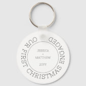 Porte-clés Modern Couple Photo First Christmas Engaged (Verso)