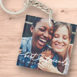 Porte-clés Moderne Chic Coeur Best Friends Besties BFF Photo<br><div class="desc">Le design est composé d'une typographie de script cursive amusante et ludique avec une police sans serif. Ajoutez une photo personnalisée.</div>