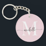 Porte-clés Moderne Élégante Écriture de Nom Monogramme Rose P<br><div class="desc">Porte-clés personnalisé minimaliste moderne élégant et féminin avec monogramme en rose poudré et écriture du prénom ou initiale. Ce design présente un prénom dans une jolie écriture manuscrite avec monogramme initial en blanc et noir sur fond rose poudré. Ceux-ci sont faciles à personnaliser. Cadeau féminin élégant pour une pendaison de...</div>