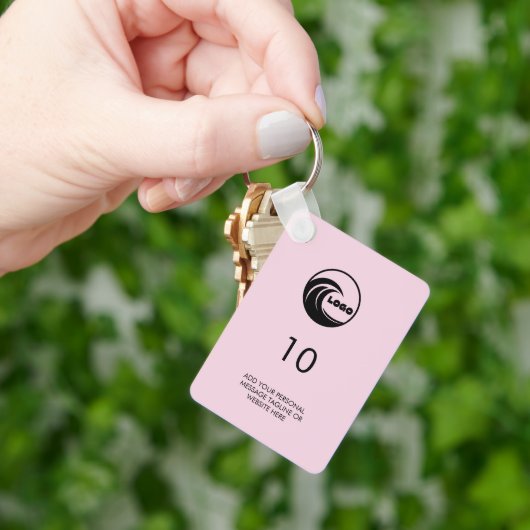 Porte-clés moderne étiquette de salle d'affaires d (main)