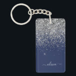 Porte-clés Monogramme à Parties scintillant étincelante en ar<br><div class="desc">Parties scintillant Argent et Marine Blue Sparkle Script Monogramme Nom Porte - clé. Cela rend le cadeau parfait pour 16 ans,  mariage,  douche nuptiale,  anniversaire,  baby shower ou bachelorette pour quelqu'un qui aime le luxe glam et les styles chic.</div>