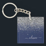 Porte-clés Monogramme à Parties scintillant étincelante en ar<br><div class="desc">Parties scintillant à étincelles bleu marine et argent Faux Foil  Script Monogramme Nom Porte - clé. Cela rend le cadeau parfait pour 16 ans,  mariage,  douche nuptiale,  anniversaire,  baby shower ou bachelorette pour quelqu'un qui aime le luxe glam et les styles chic.</div>