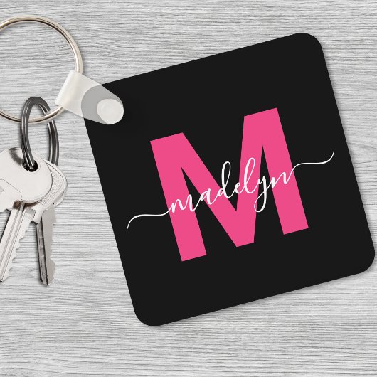 Porte-clés Monogramme de nom à l'écriture noire rose vif