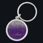 Porte-clés Monogramme de Parties scintillant d'argent violet<br><div class="desc">Parties scintillant argentée et mauve Éperche Script Monogramme Nom Clés (Porte - clé). Cela rend le cadeau parfait pour 16 ans,  mariage,  douche nuptiale,  anniversaire,  baby shower ou bachelorette pour quelqu'un qui aime le luxe glam et les styles chic.</div>